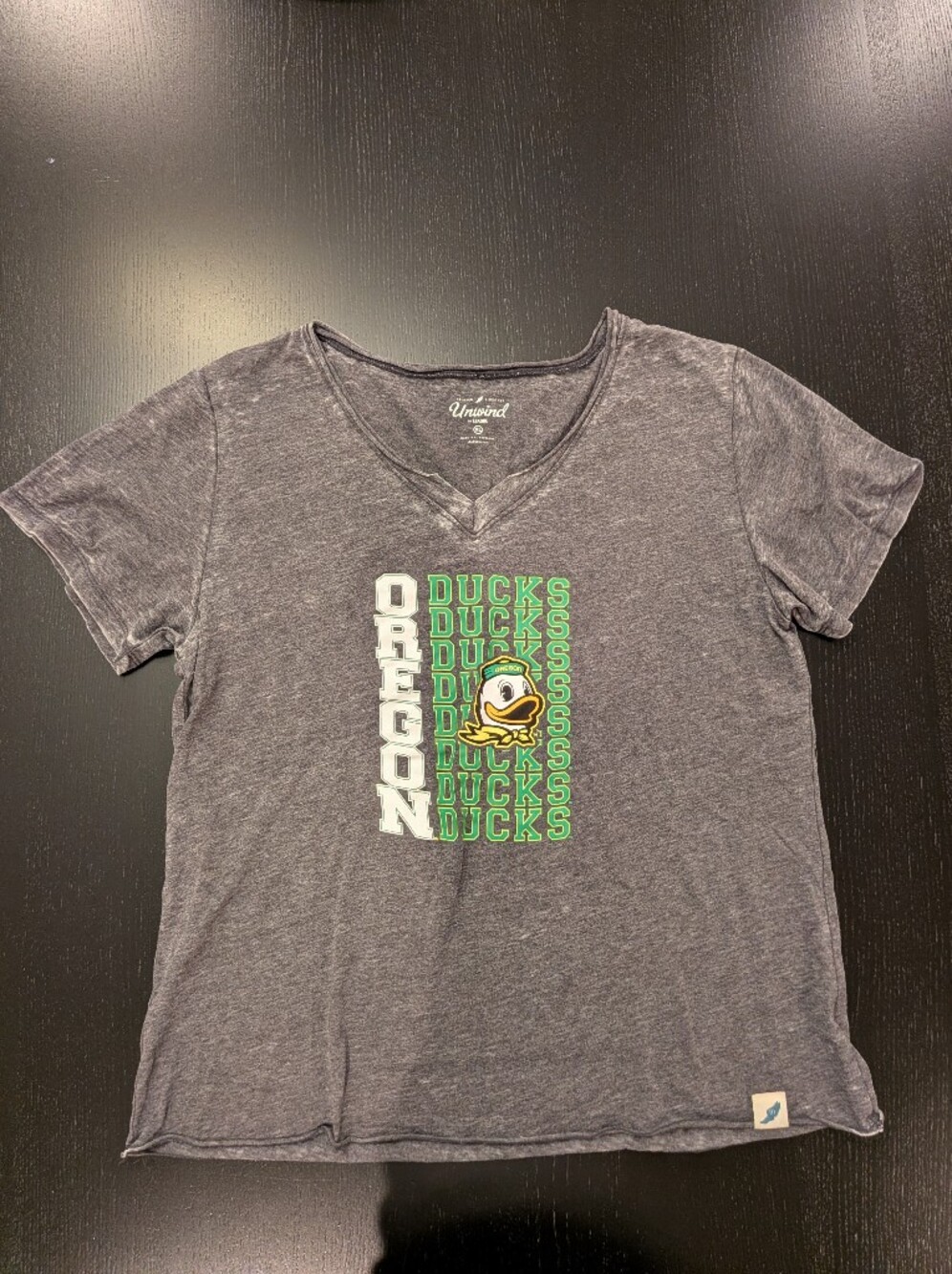 League Unwind Relaxed Lifestyle V-Neck Tee in Heather Charcoal - Picture 3 of 10